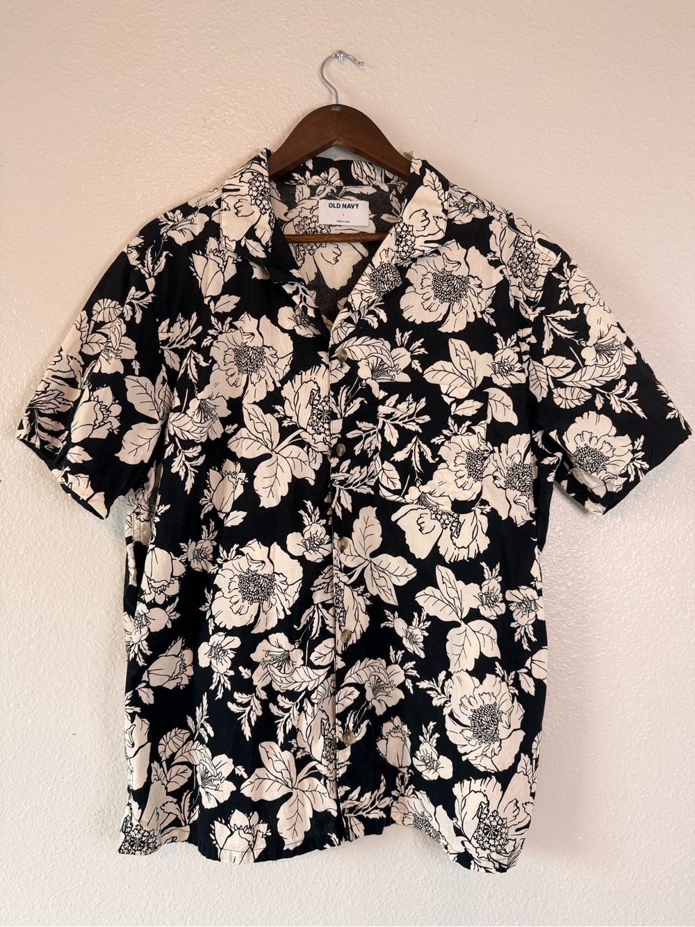 Old Navy Men’s Floral Camp Shirt Black White Button Front Size Large
